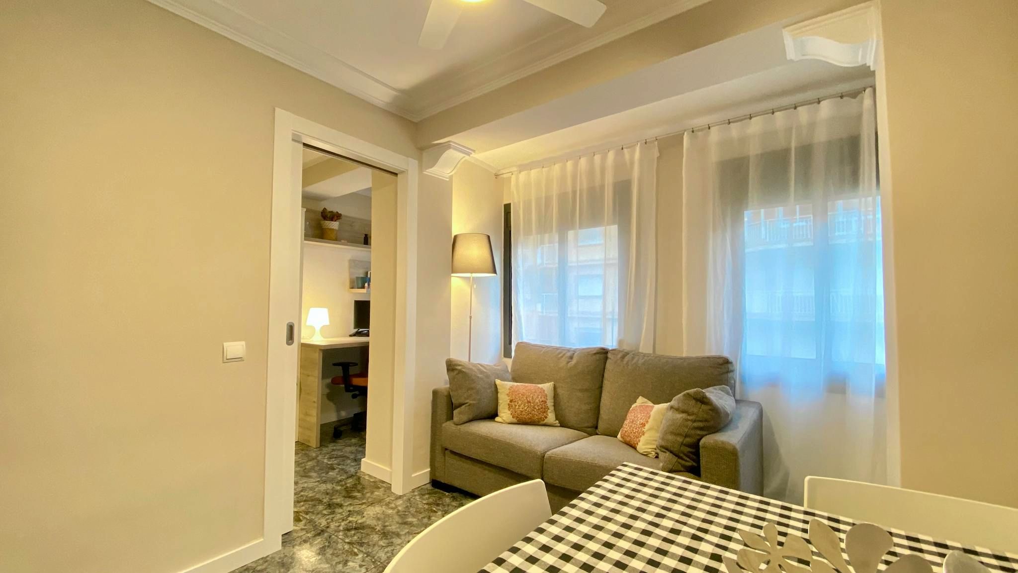 Living room of Flat to rent in L'Hospitalet de Llobregat  with Heating, Furnished and Washing machine