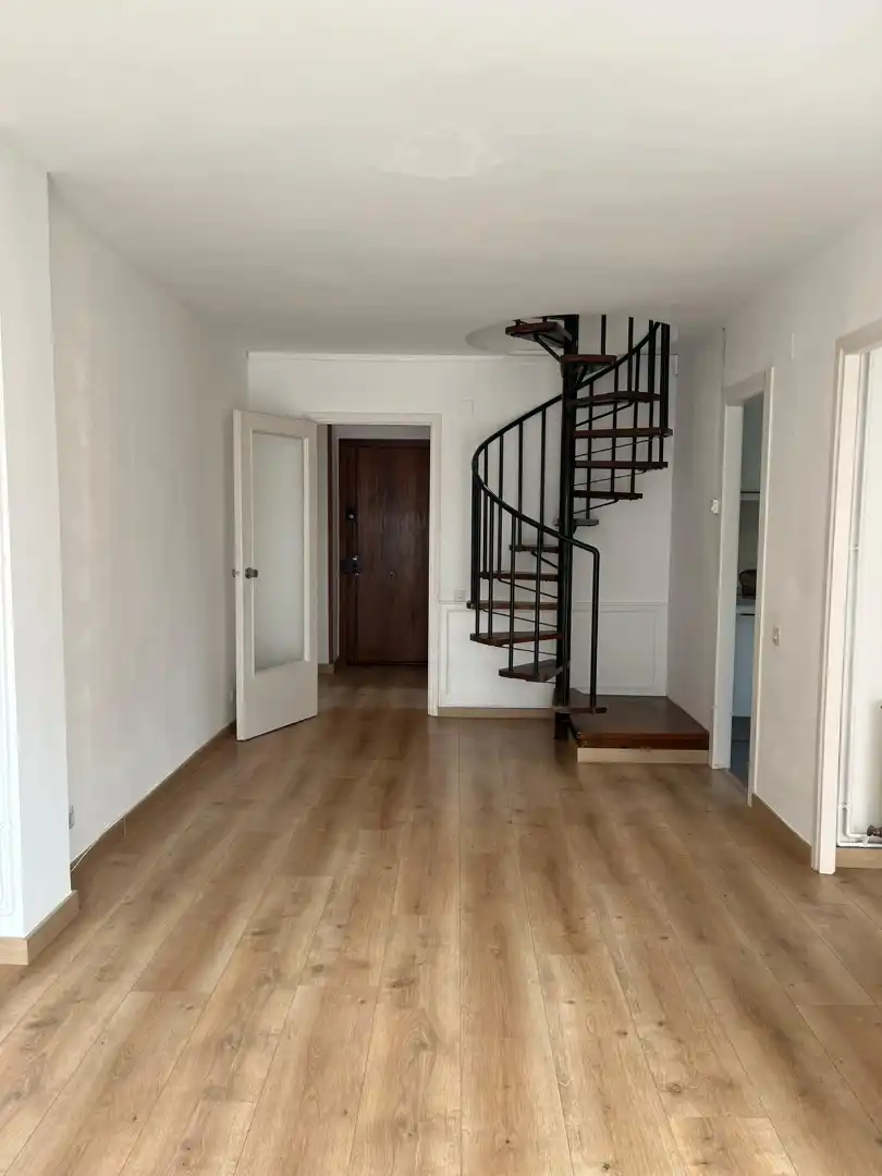 Wohnung zur Miete in Carrer de Sant Jordi, Centre - Estació