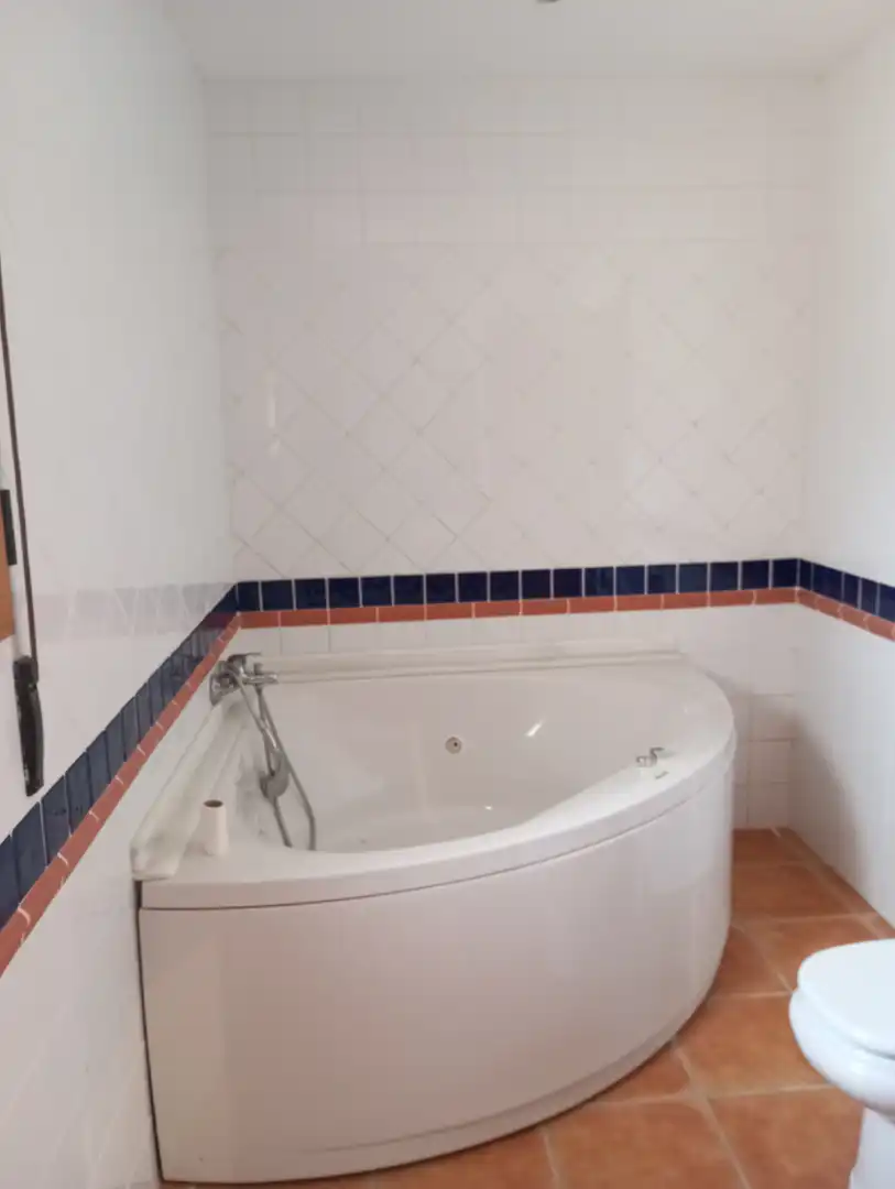 Bany de Casa o xalet de lloguer en Cortes de Baza amb Moblat, Es permeten mascotes i Piscina comunitària