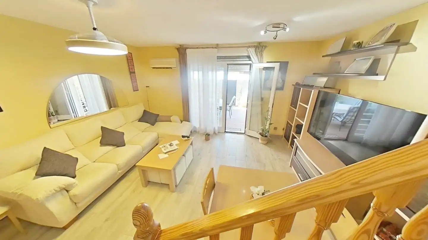Sala d'estar de Casa adosada en venda en Getafe amb Aire condicionat, Calefacció i Terrassa
