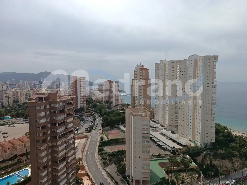 Vista exterior de Piso en venta en Benidorm con Jardín privado, Piscina y Amueblado