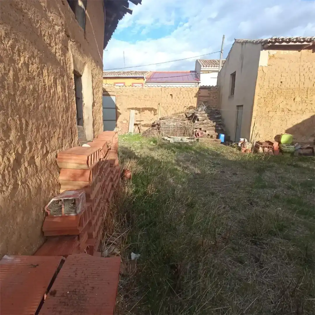 Casa adosada en venda en Lantadilla