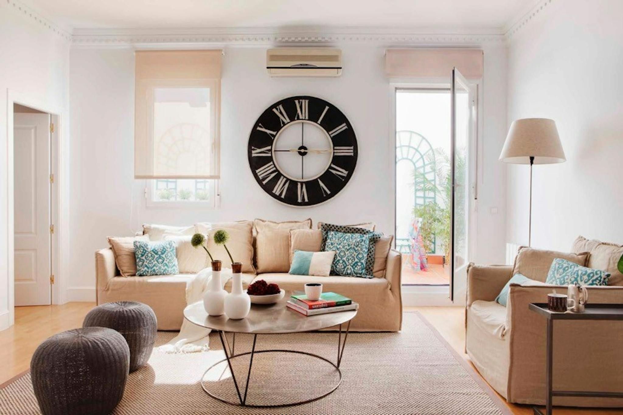 Living room of Flat to rent in  Madrid Capital  with Air Conditioner, Heating and Private garden