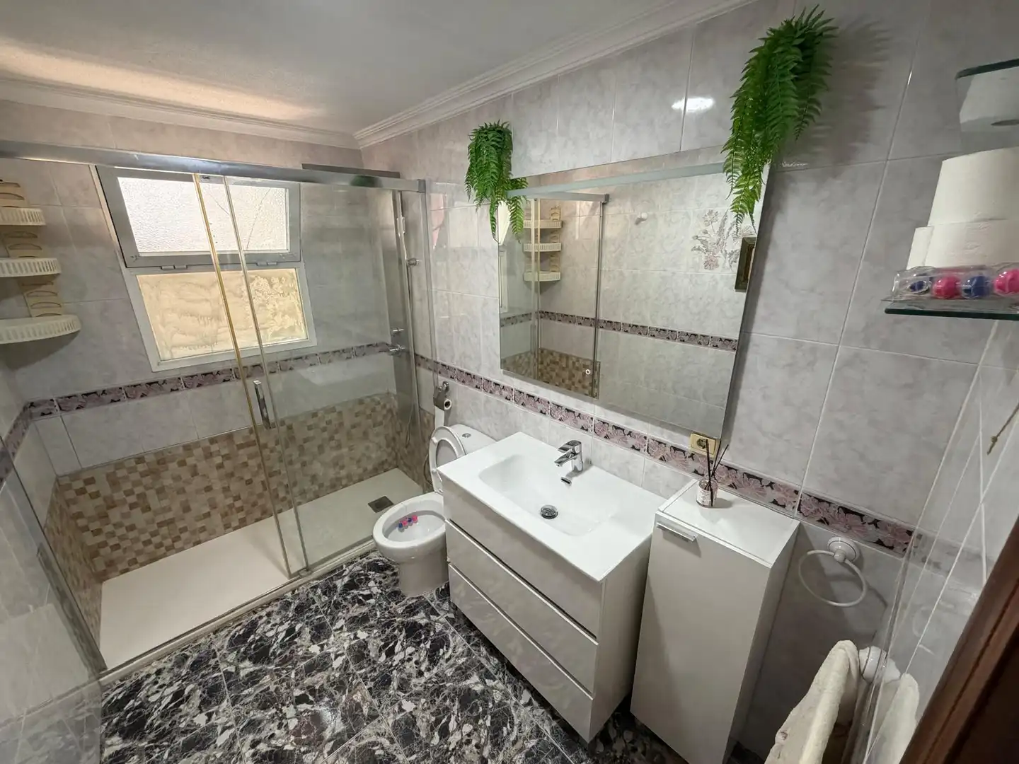 Bathroom of Flat for rent in San Vicente del Raspeig / Sant Vicent del Raspeig  with Air Conditioner, Furnished and Oven
