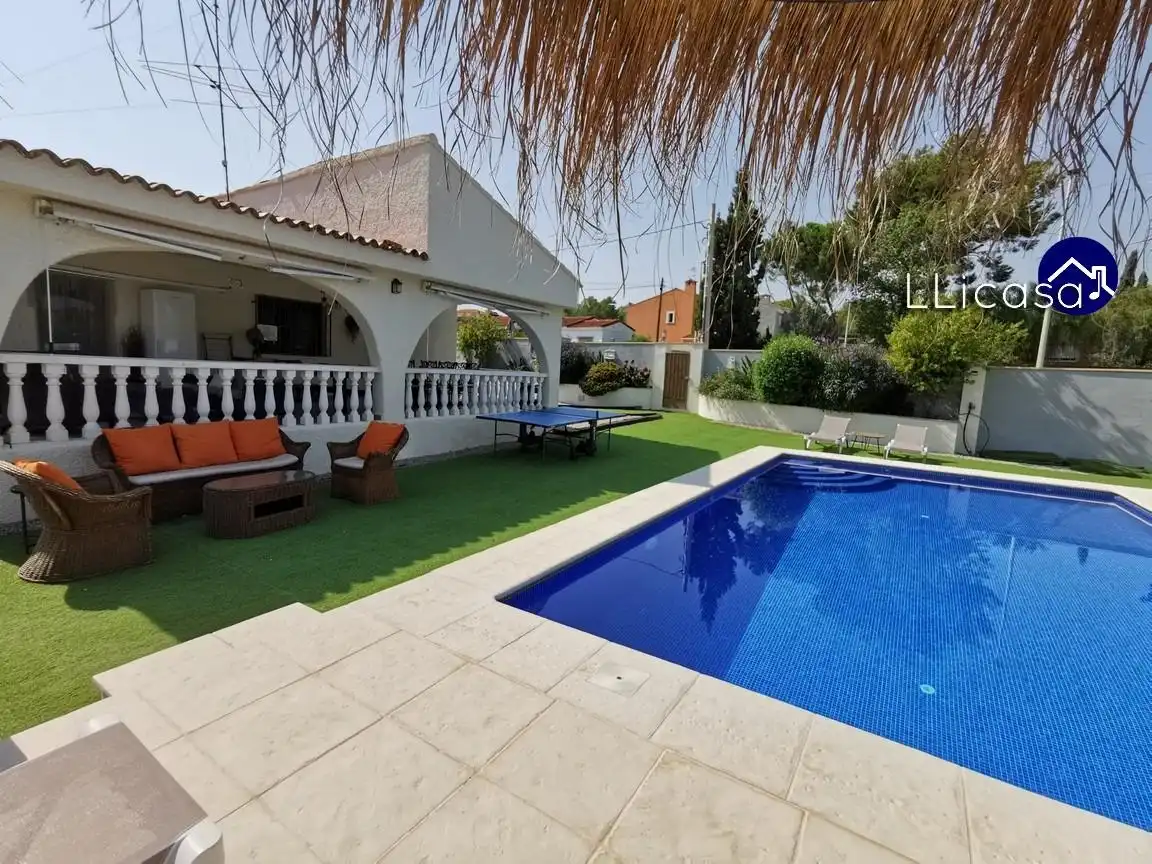 Xalet amb piscina en venda a Urbanizaciones, imagen 2
