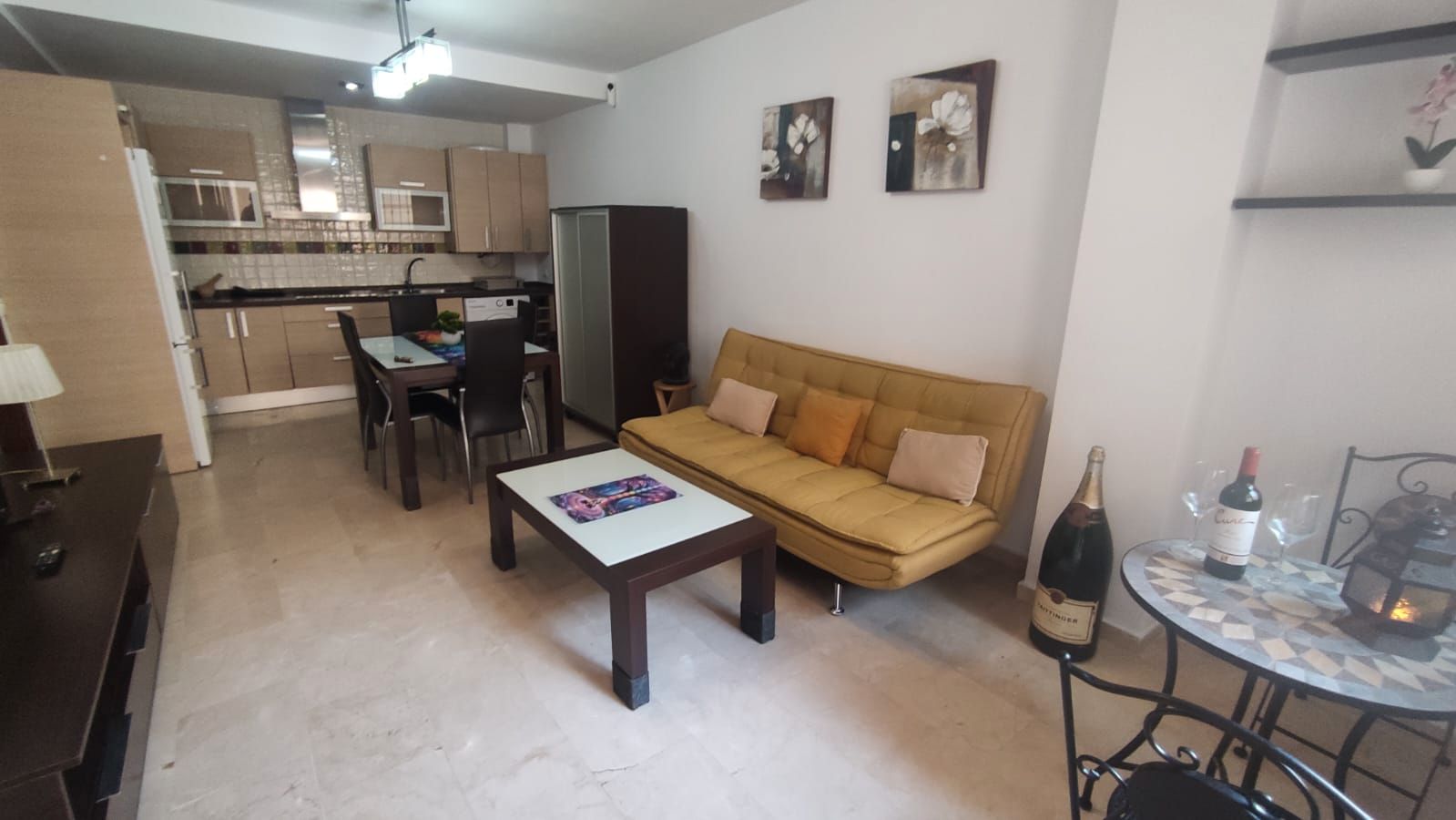 Sala d'estar de Apartament en venda en Algeciras amb Aire condicionat, Moblat i Forn