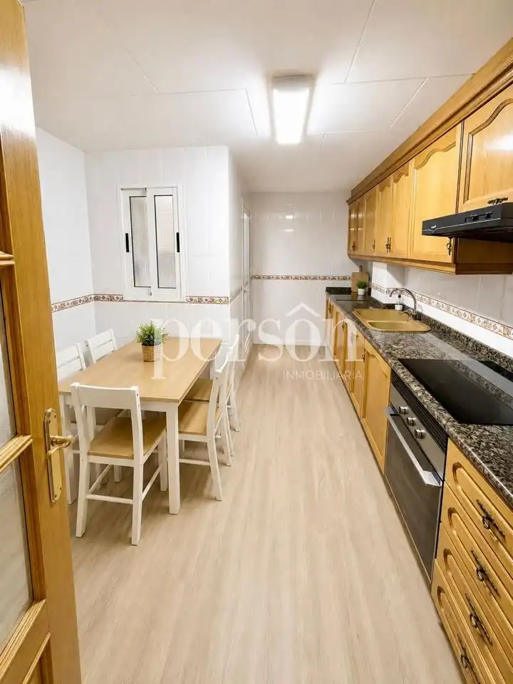 Kitchen of Flat for share in Moncada  with Air Conditioner and Furnished