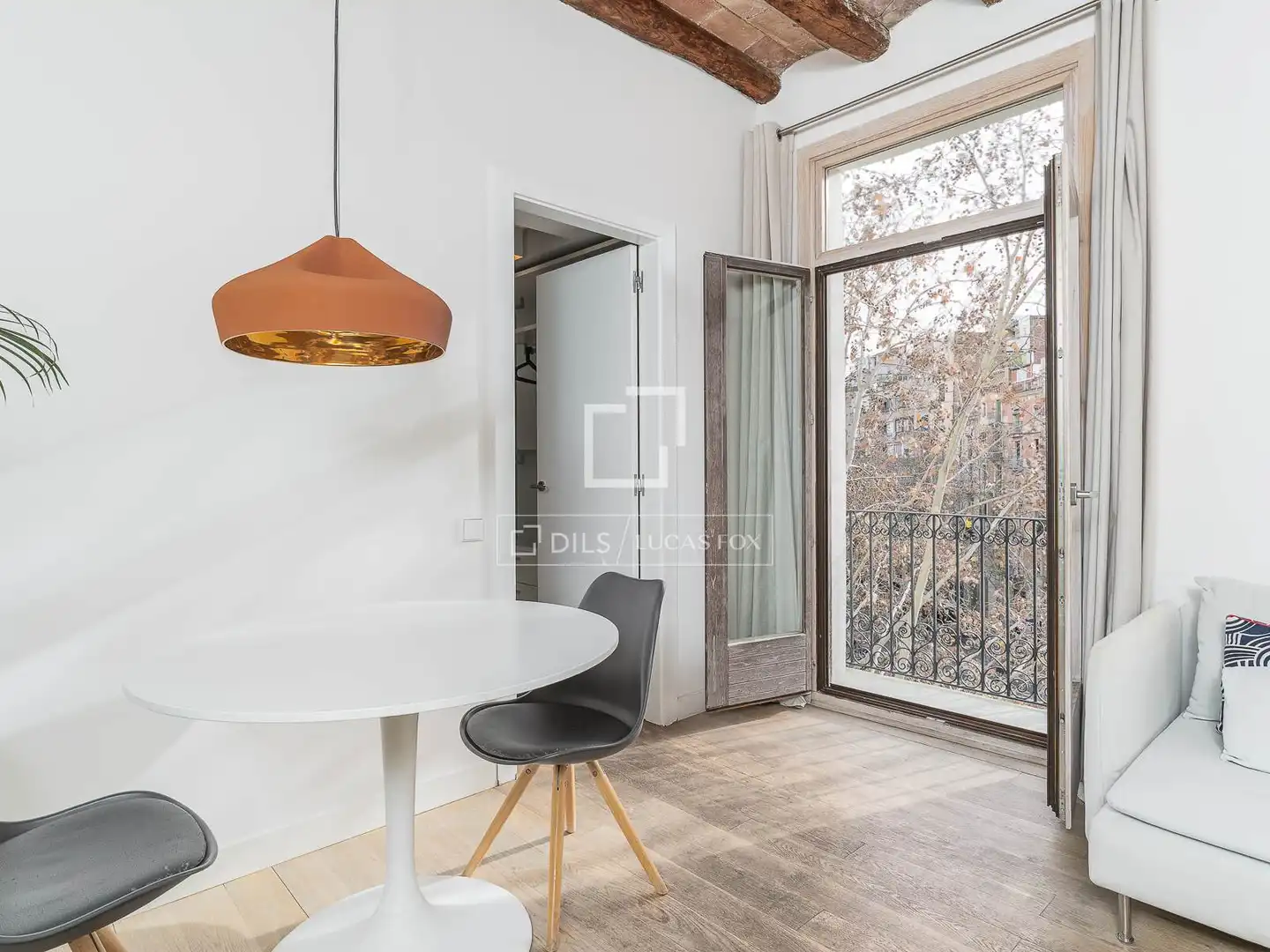 Exterior view of Flat for sale in Barcelona  with Air Conditioner, Heating and Parquet flooring