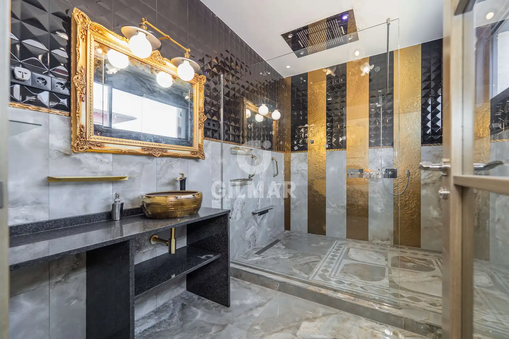 Badezimmer von Einfamilien-Reihenhaus zum Verkauf in Pozuelo de Alarcón mit Heizung und Privatgarten