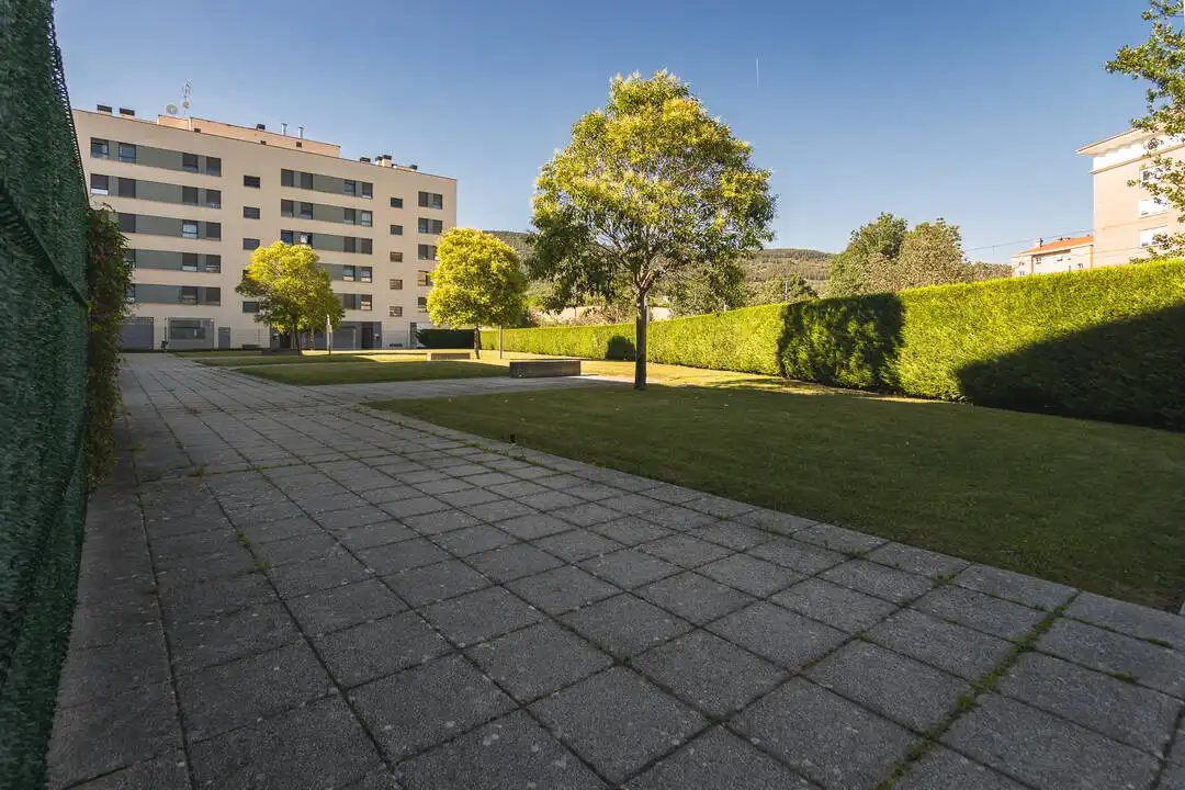 Vista exterior de Àtic en venda en  Pamplona / Iruña amb Calefacció, Jardí privat i Terrassa