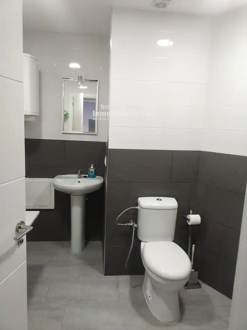 Badezimmer von Büro zur Miete in Salamanca mit Klimaanlage, Heizung und Möbliert