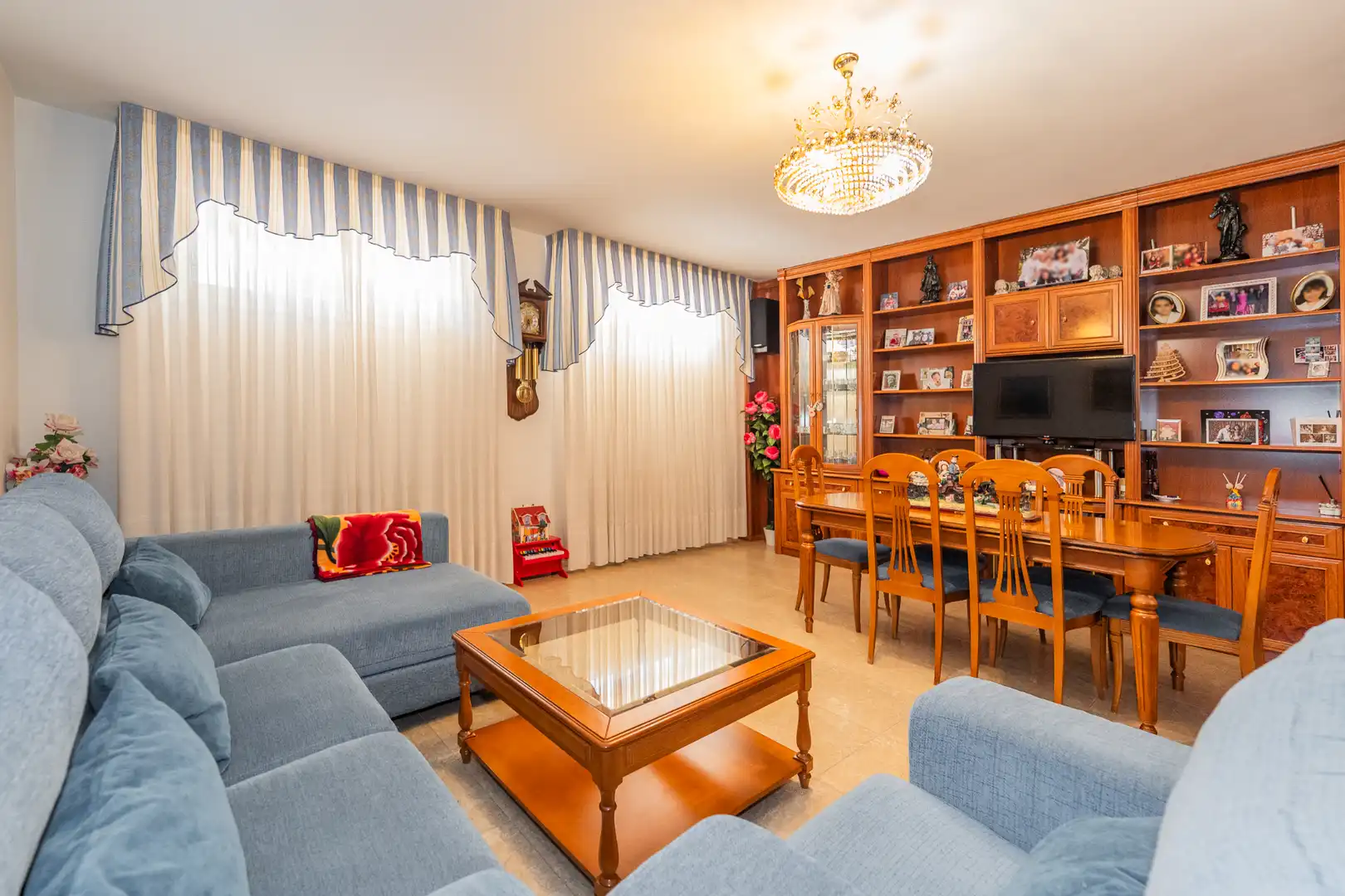 Living room of Houses for sale in San Sebastián de los Reyes  with Air Conditioner, Heating and Private garden