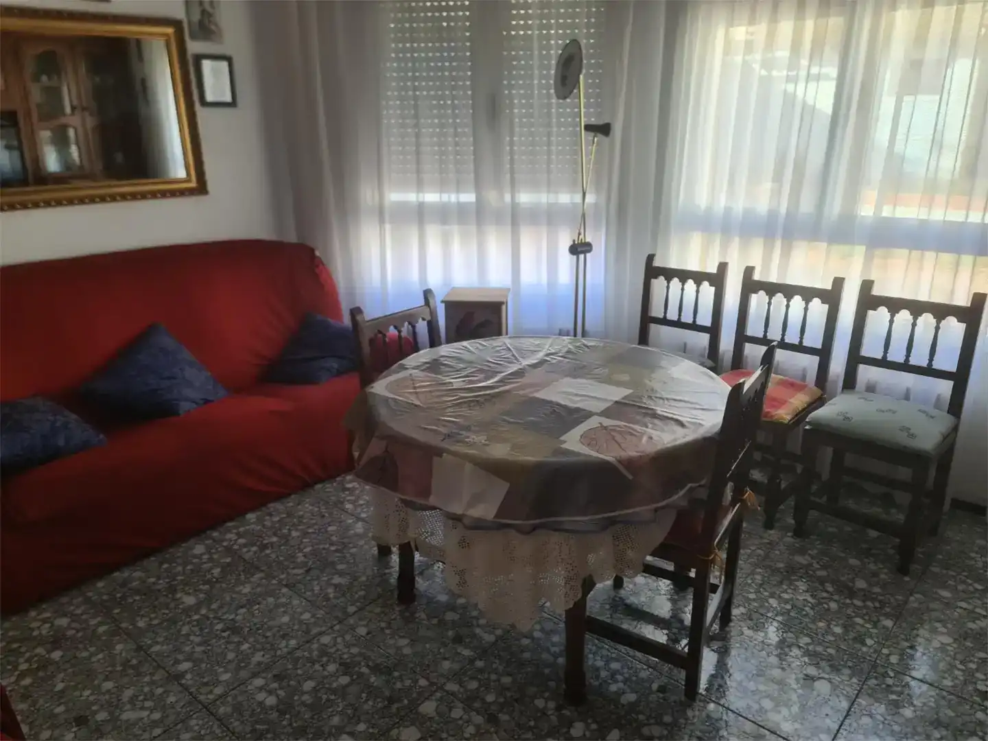 Sala d'estar de Casa adosada en venda en Sahagún