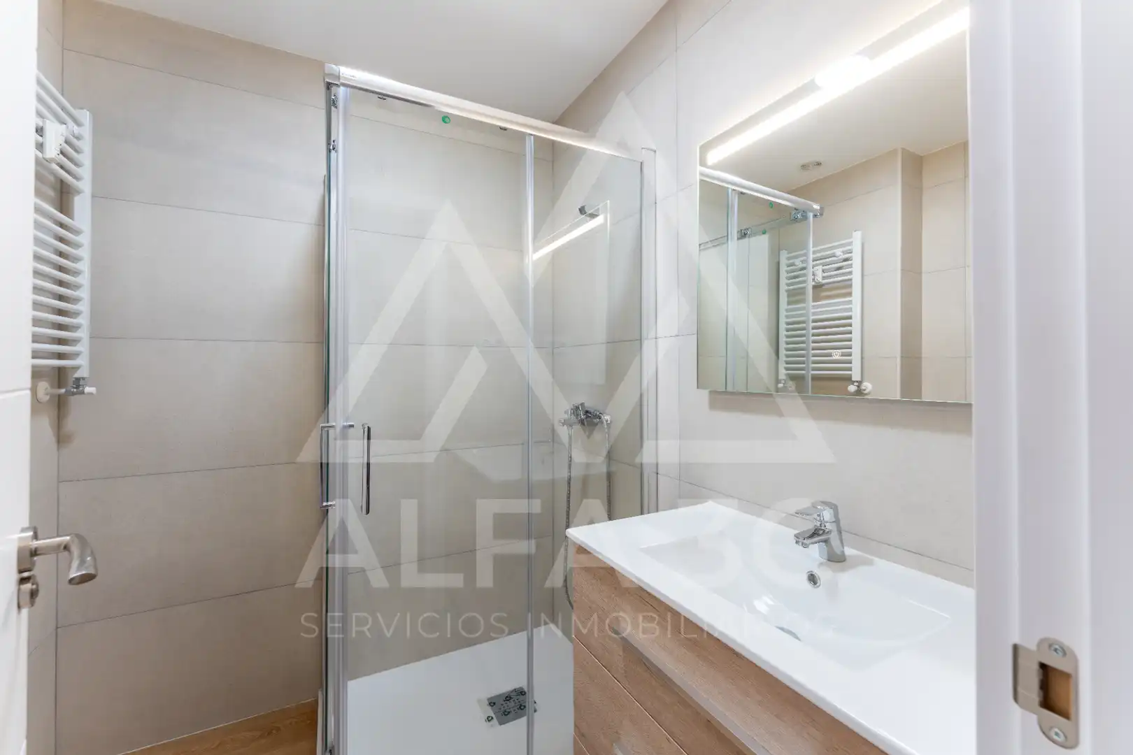 Bathroom of Flat for sale in Madrid  with Terrace