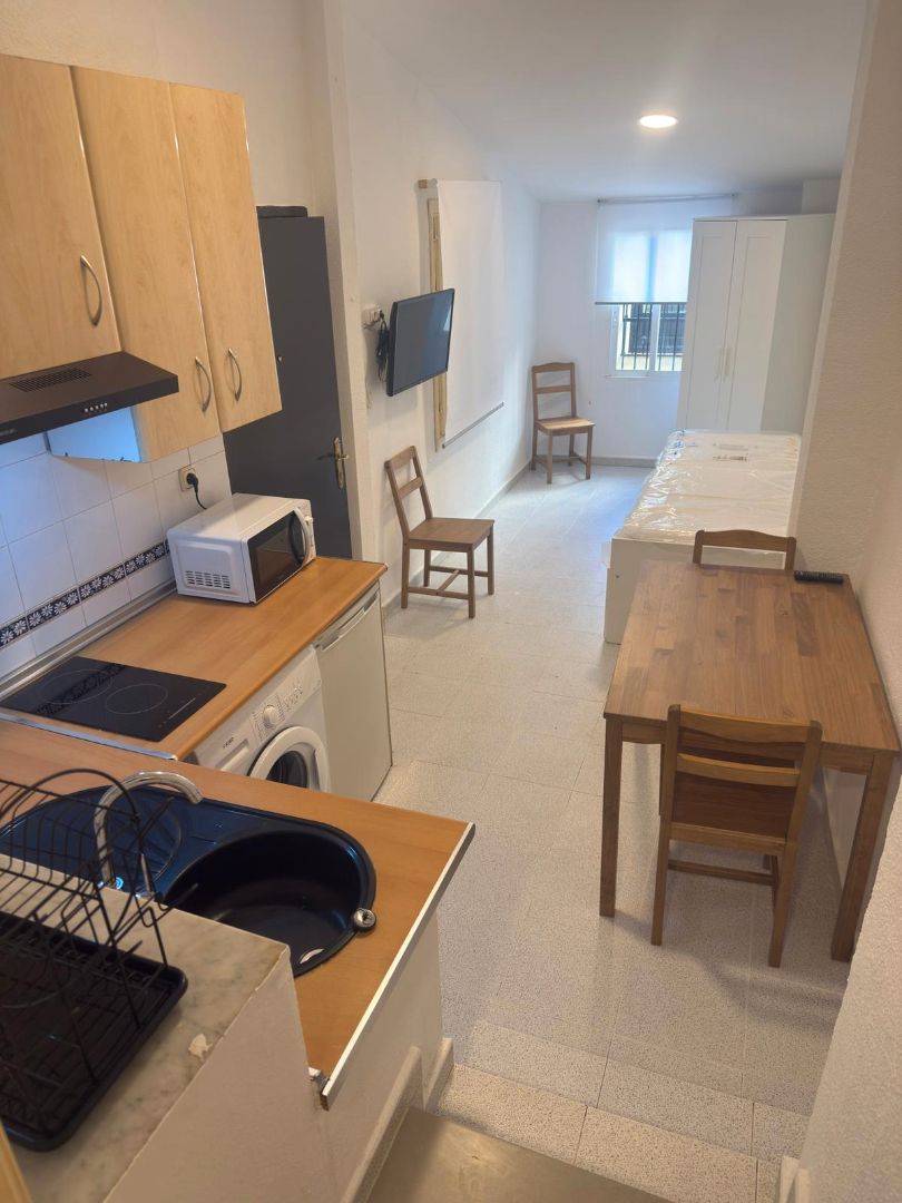 Cuina de Estudi de lloguer en  Granada Capital amb Moblat, Rentadora i Microones