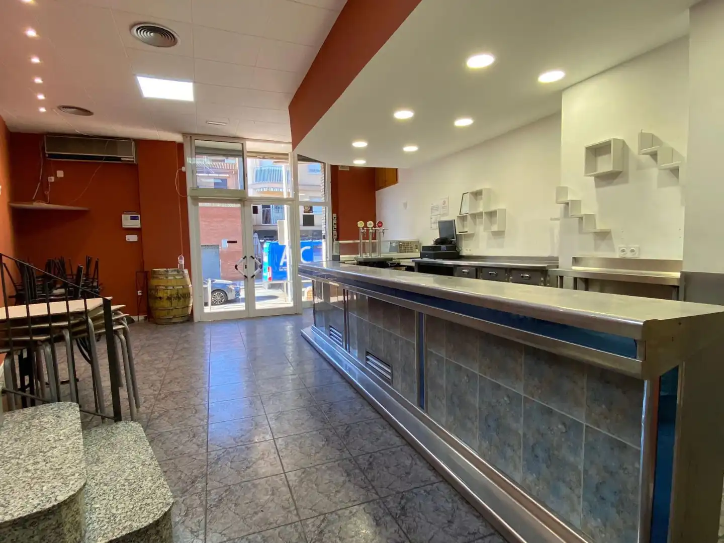 Local de alquiler en Sant Feliu de Llobregat con Terraza