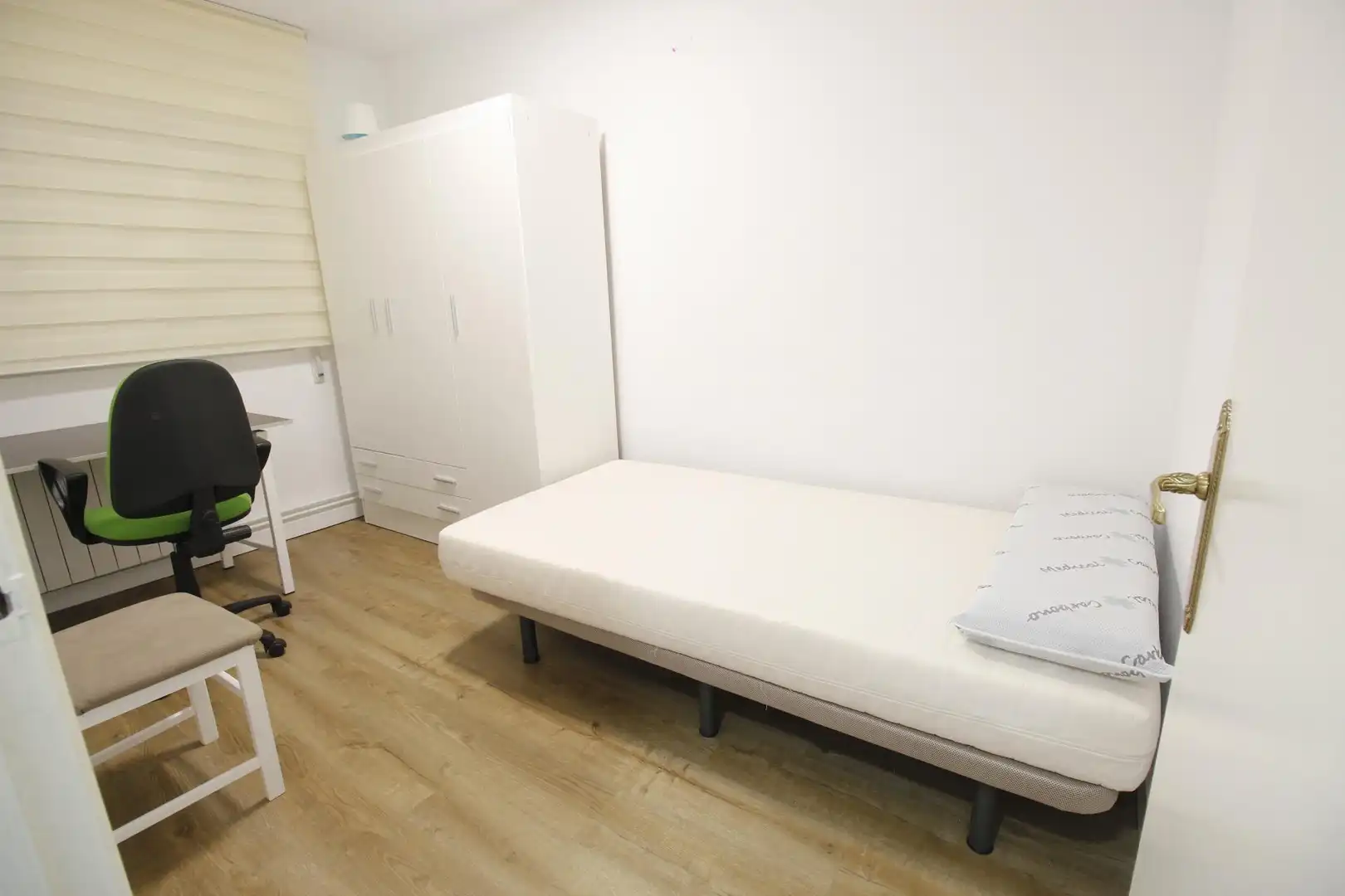 Habitación de Piso de alquiler en Granada con Calefacción, Terraza y Amueblado