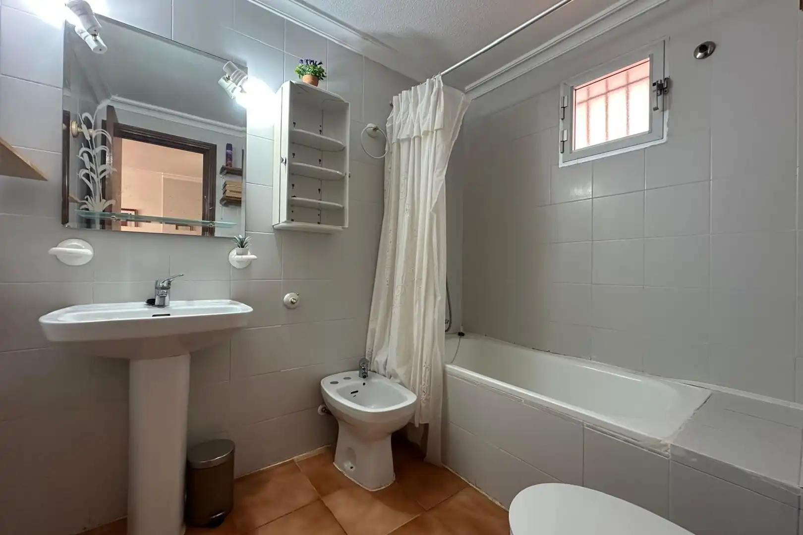 Badezimmer von Wohnungen zum Verkauf in Torrevieja mit Balkon