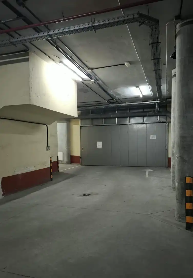 Parkplatz von Gebäude zur Miete in Madrid