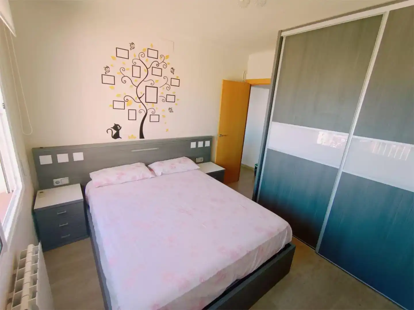 Schlafzimmer von Wohnung zur Miete in Barcelona mit Klimaanlage, Parkett und Möbliert