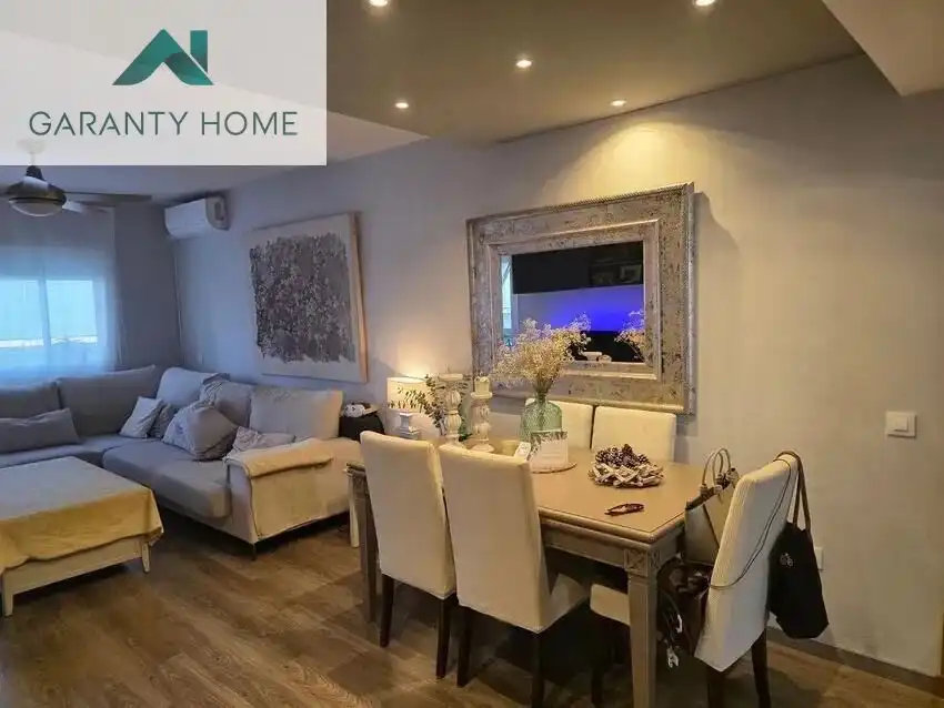 Sala de estar de Piso de alquiler en Fuengirola con Aire acondicionado, Jardín privado y Terraza