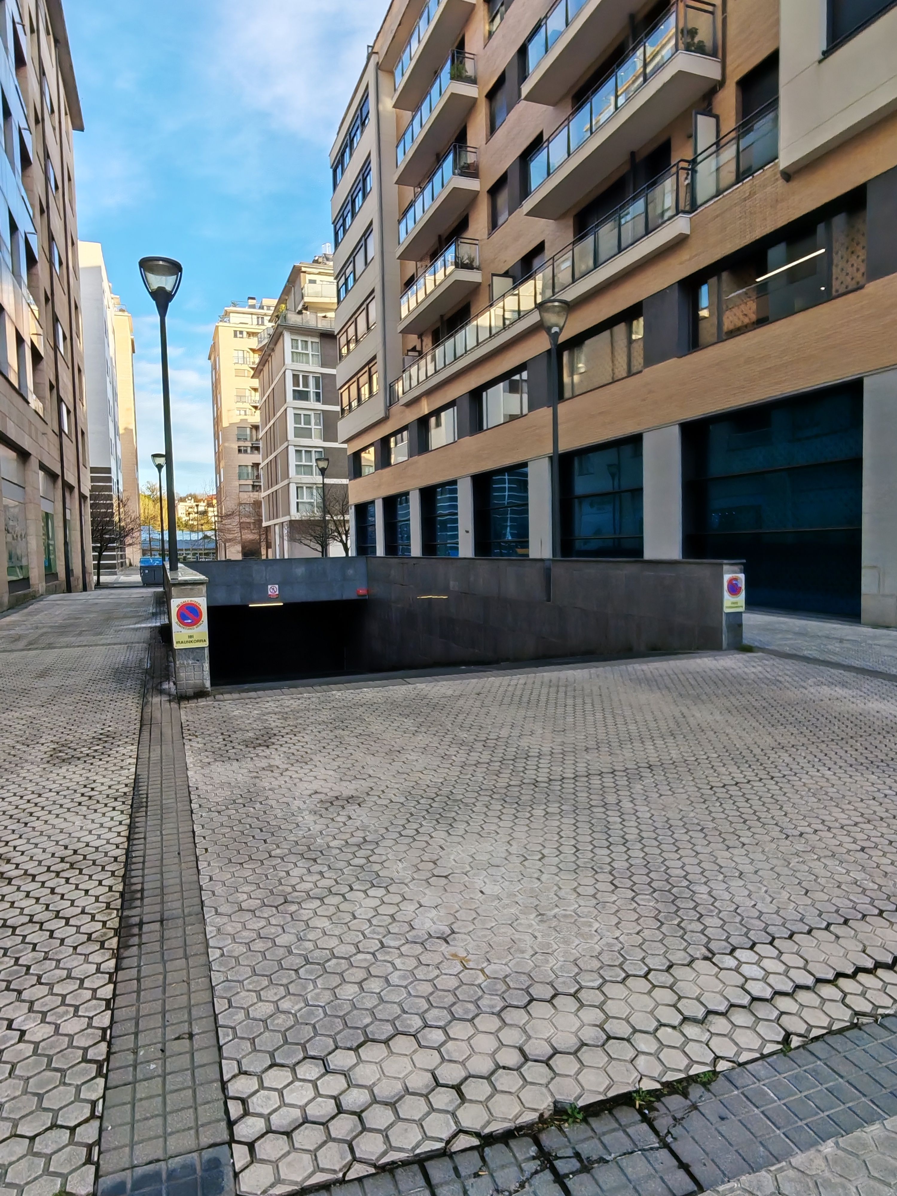 Aparcament de Pis en venda en Donostia - San Sebastián  amb Calefacció