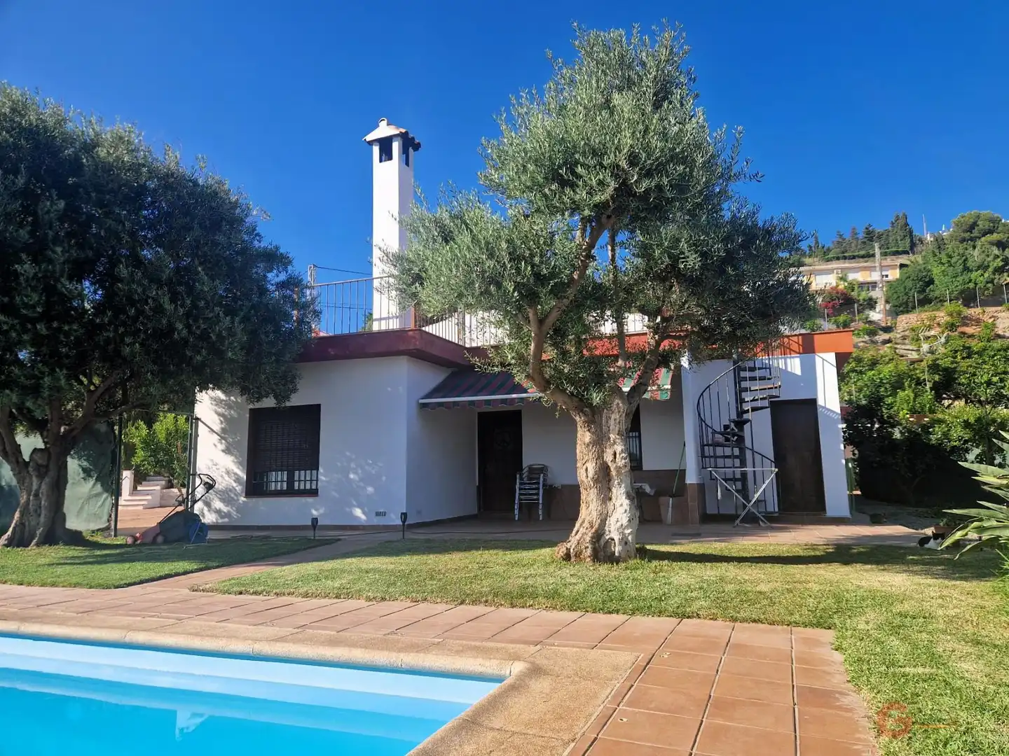 Casa rústica amb piscina en venda a Motril  ciudad