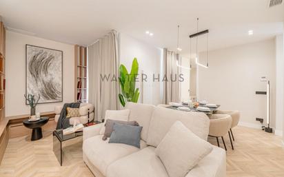 Sala d'estar de Pis en venda en  Madrid Capital amb Aire condicionat i Balcó