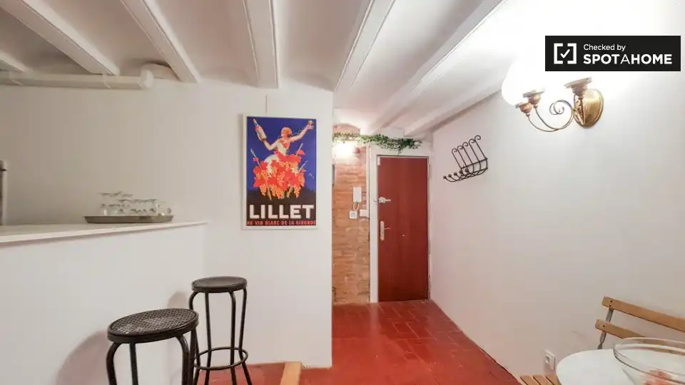 Flat with terrace to rent in Ciutat Vella, imagen 4