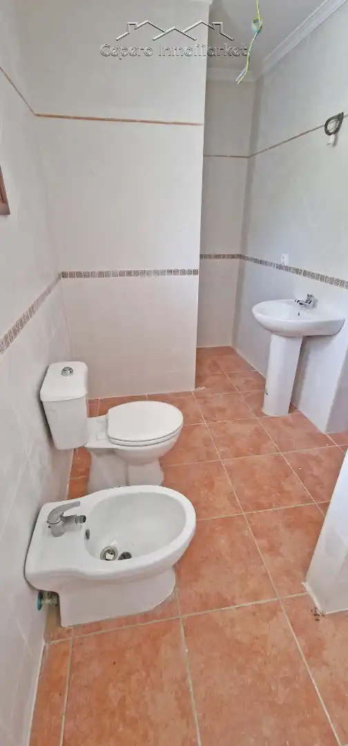 Badezimmer von Einfamilien-Reihenhaus zum Verkauf in El Puerto de Santa María mit Privatgarten und Balkon
