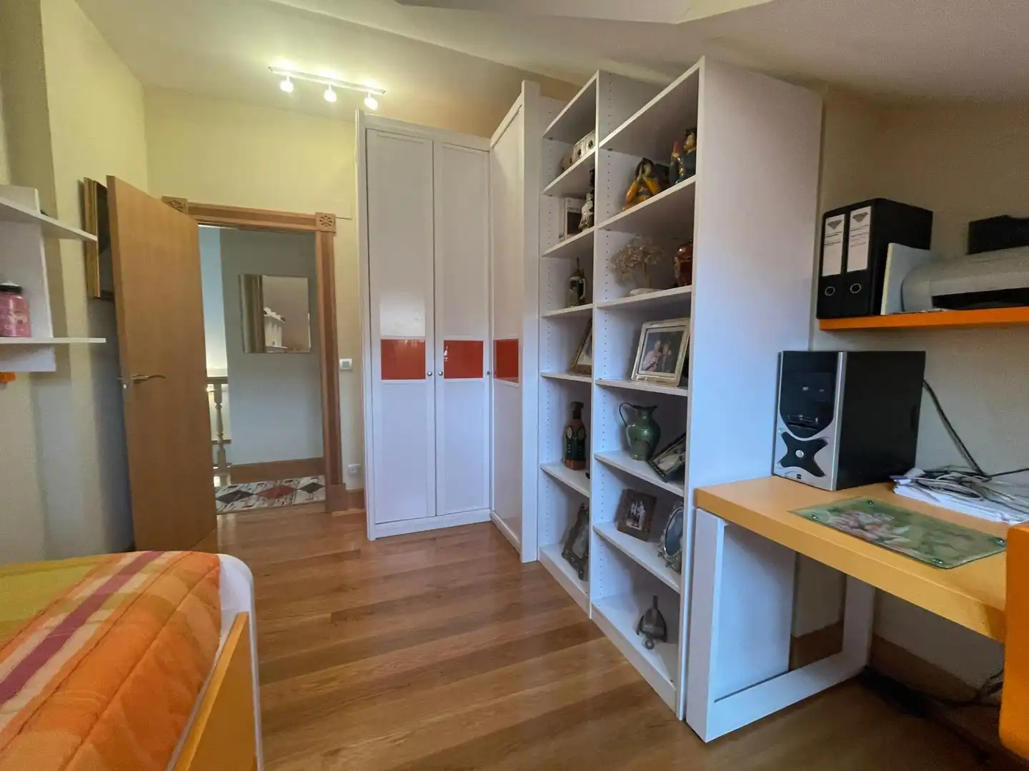 Habitación de Casa adosada en venta en Guriezo con Calefacción, Jardín privado y Terraza