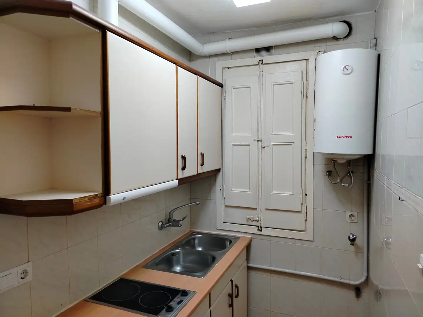 Cocina de Piso de alquiler en Barcelona con Horno y Balcón