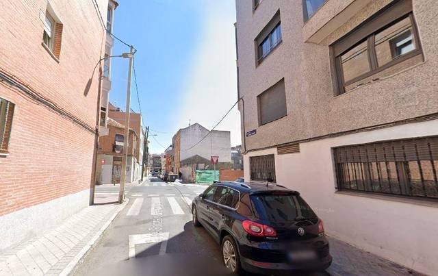 Piso en Venta en Calle Gonzalo Herrero en Valdeacederas