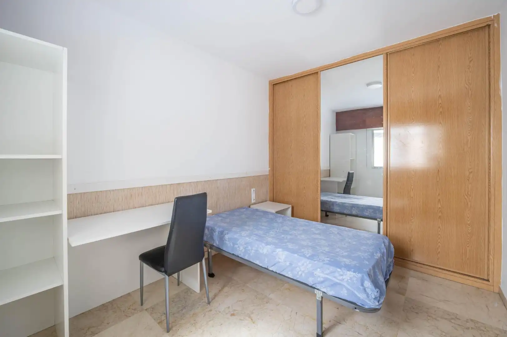 Dormitori de Pis en venda en Granada amb Aire condicionat, Calefacció i Moblat