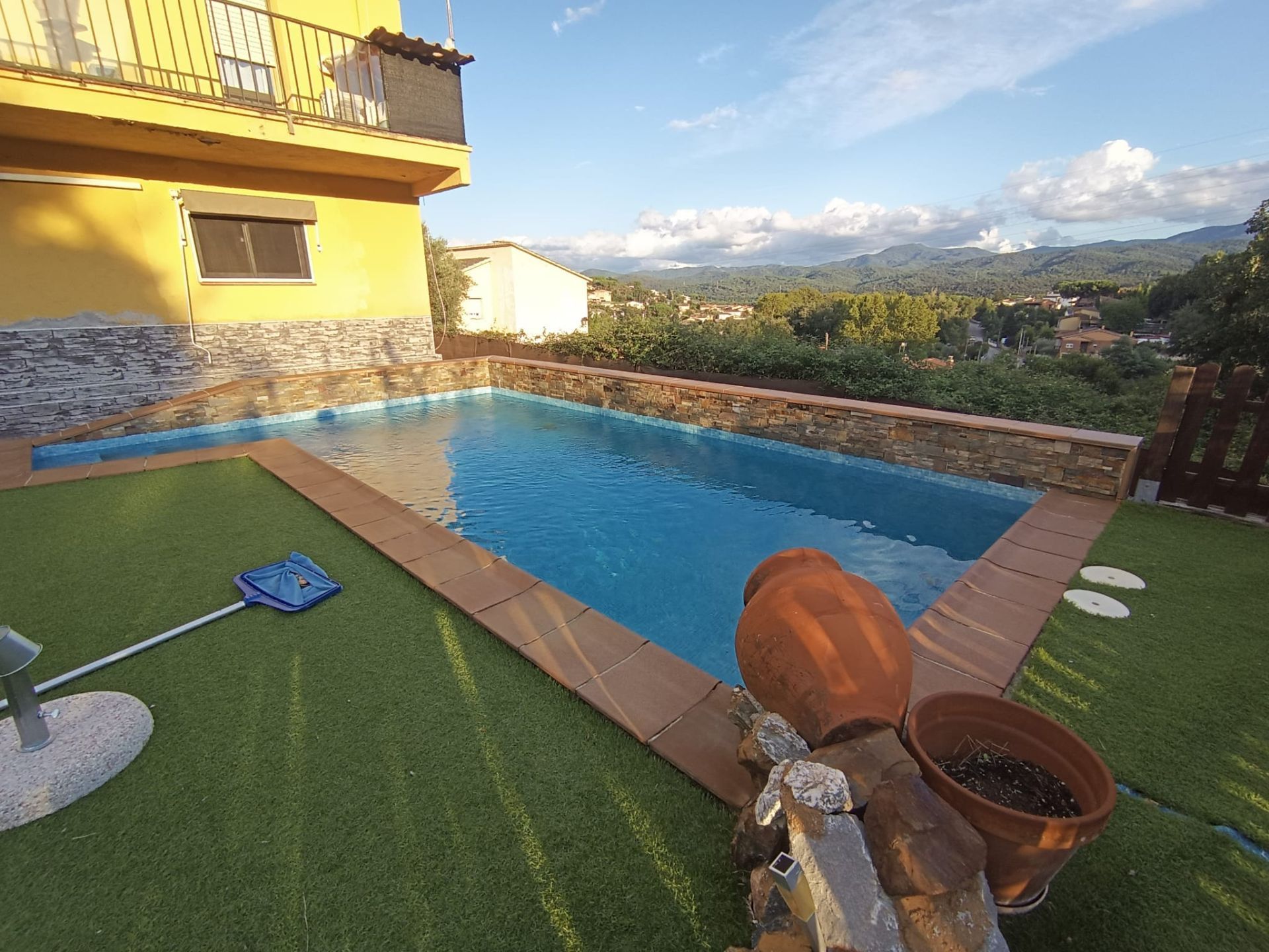 Swimming pool of House or chalet for sale in Riells i Viabrea  with Air Conditioner, Heating and Private garden