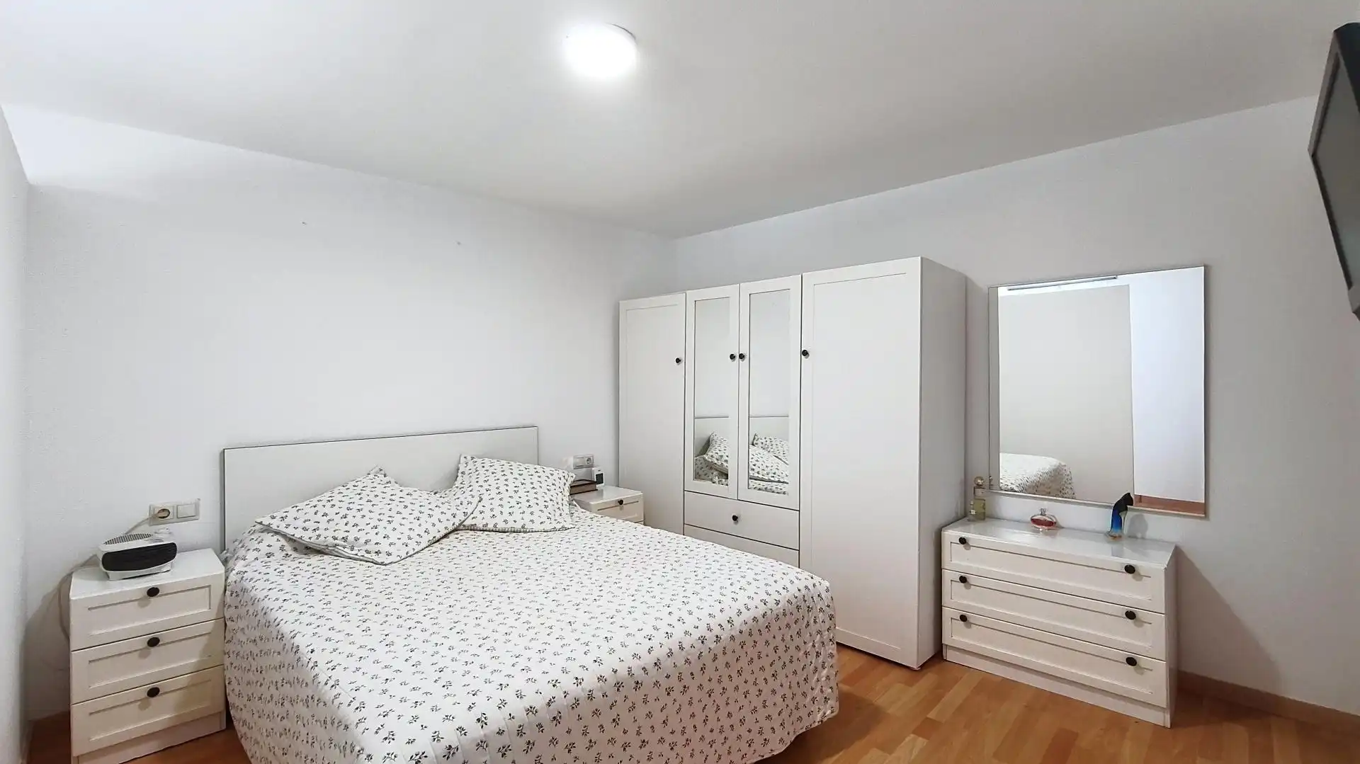 Dormitori de Casa o xalet en venda en Olesa de Montserrat amb Aire condicionat, Terrassa i Piscina