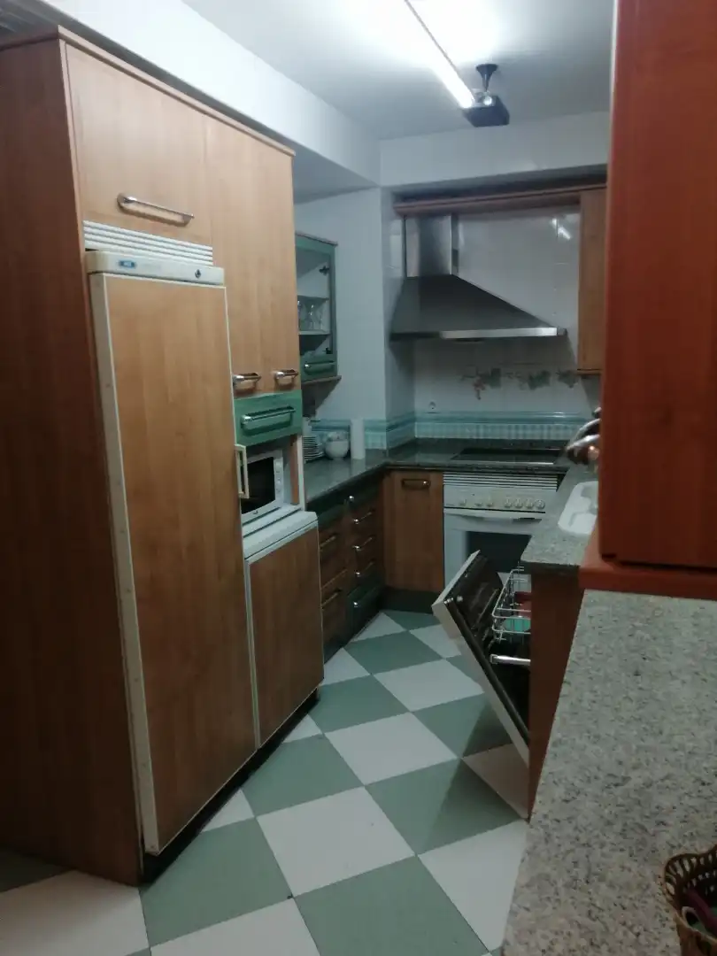 Kitchen of Flat for sale in Sevilla  with Air Conditioner, Furnished and Oven