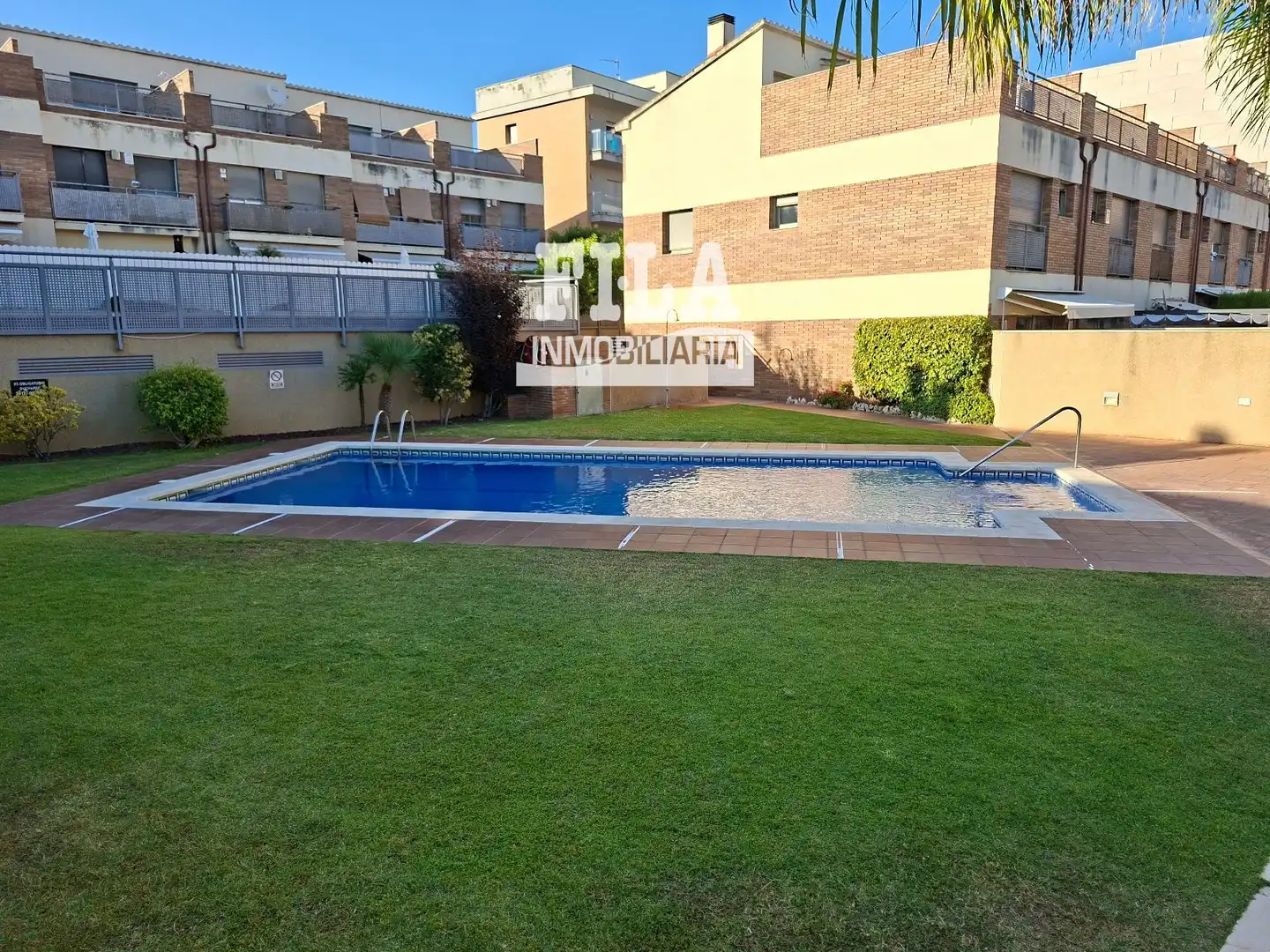 Maison mitoyenne avec piscine à vendre à Bonavista