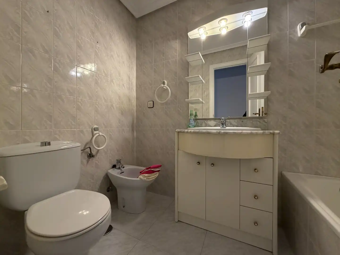Wohnung zur Miete in Calle Sor Valentina Mirón, Los Pinos - El Pilar