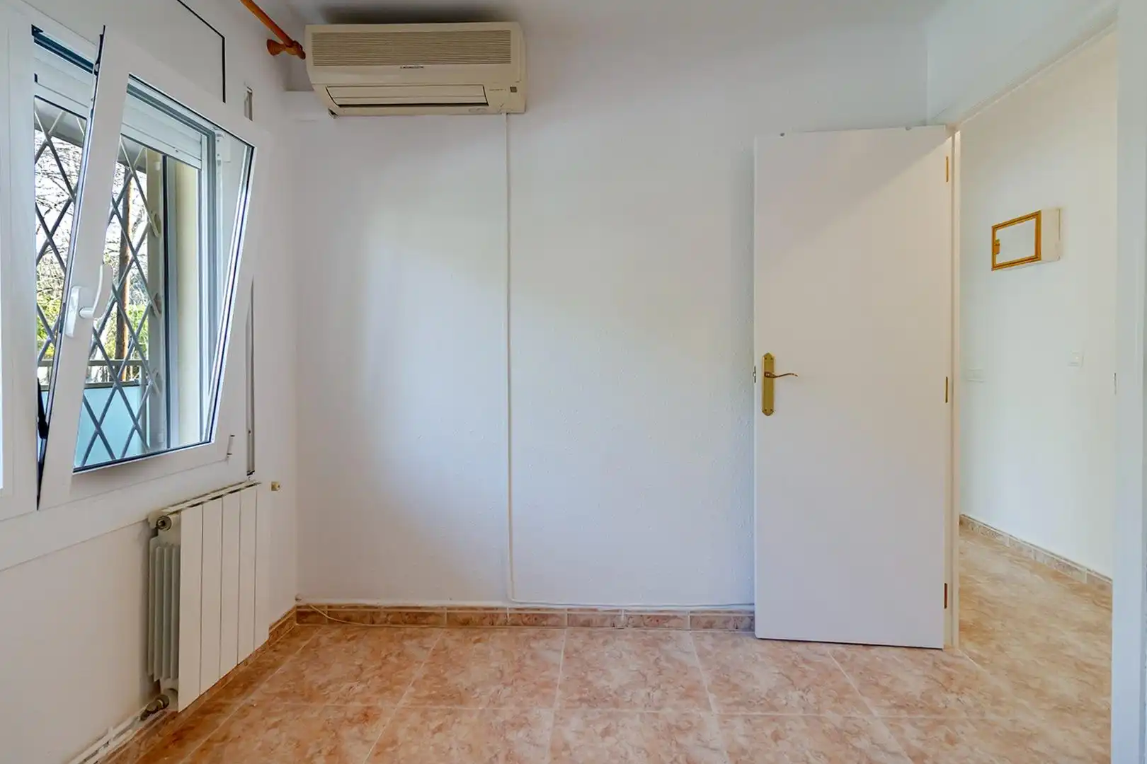 Wohnung zum Verkauf in Castelldefels mit Klimaanlage, Heizung und Terrasse