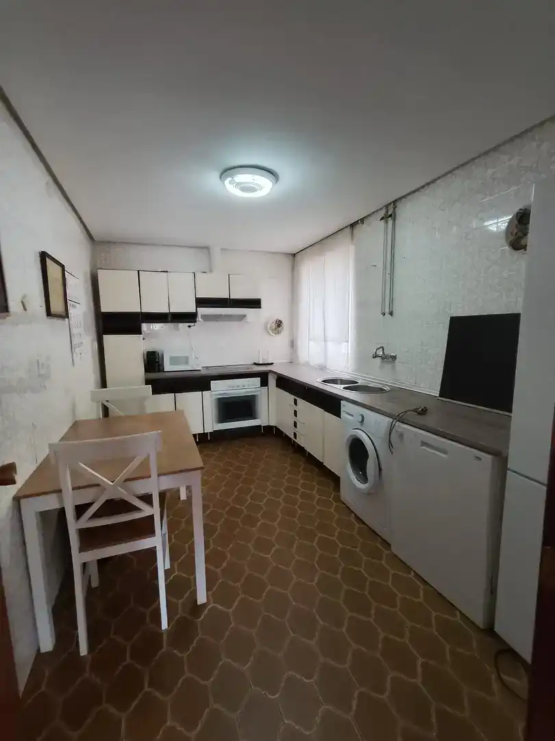 Küche von Wohnung zur Miete in Soria Capital  mit Parkett, Abstellraum und Möbliert