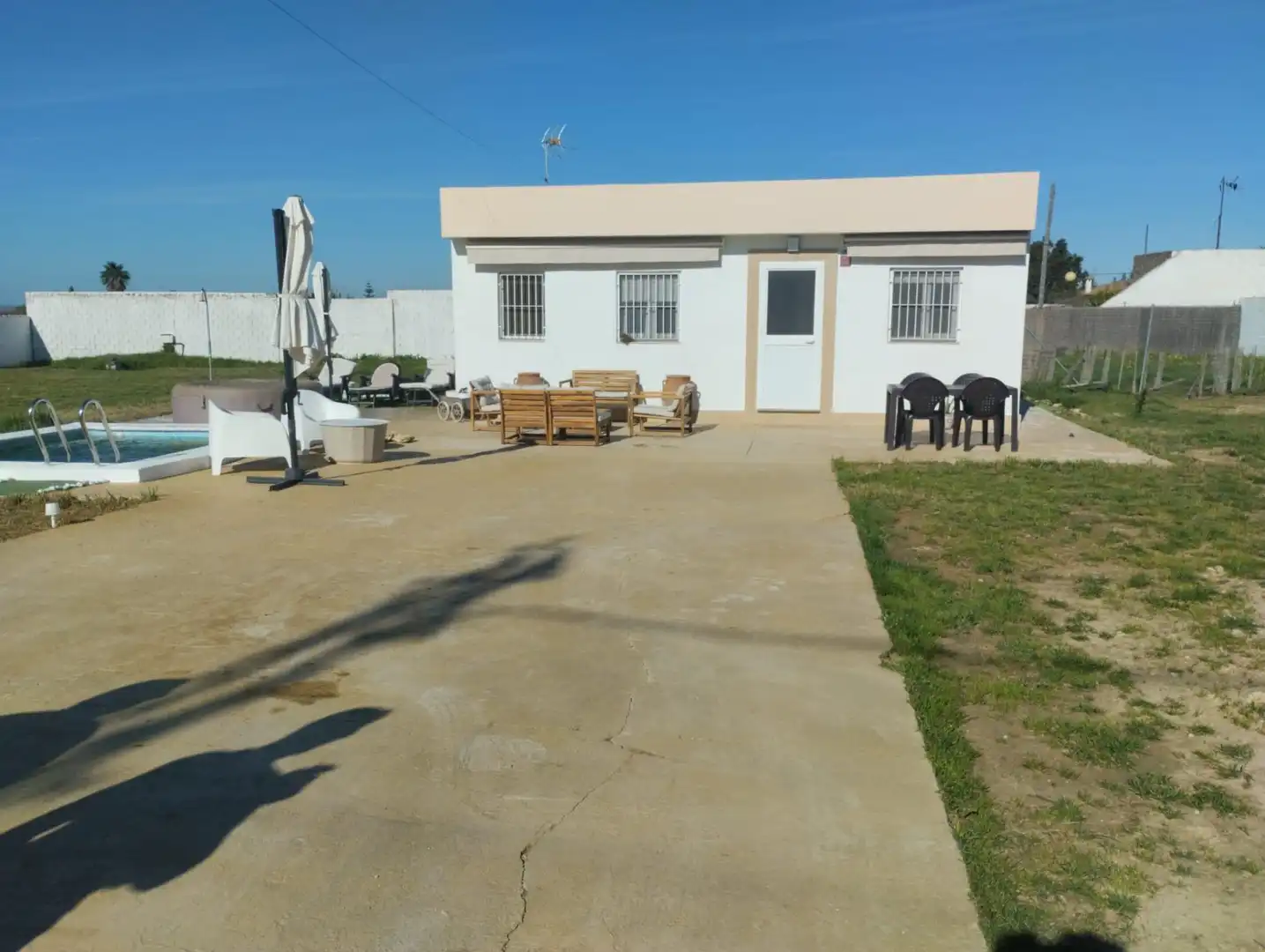 Exterior view of Houses for sale in Chiclana de la Frontera