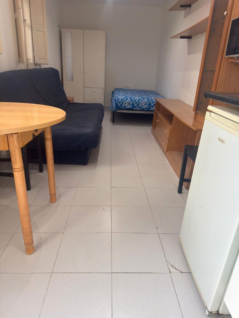 Estudi de lloguer en  Granada Capital amb Moblat, Rentadora i Microones