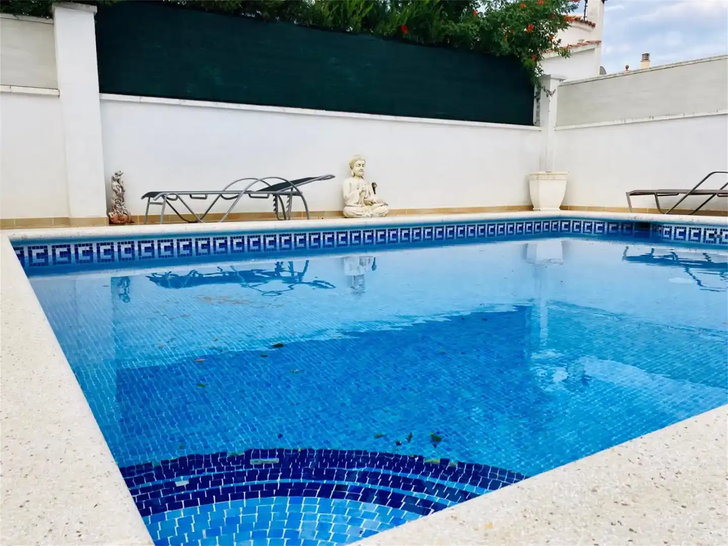 Schwimmbecken von Wohnung zum Verkauf in Peni