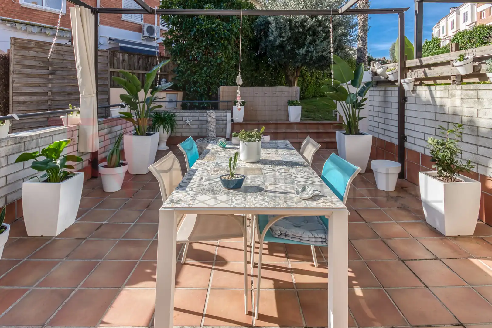 Terrasse von Einfamilien-Reihenhaus zum Verkauf in El Masnou mit Klimaanlage, Heizung und Terrasse