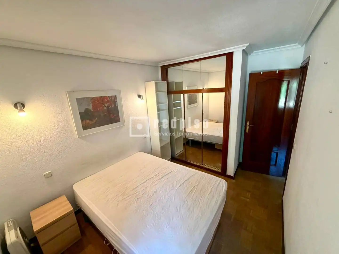 Dormitori de Pis de lloguer en Madrid amb Calefacció, Parquet i Moblat