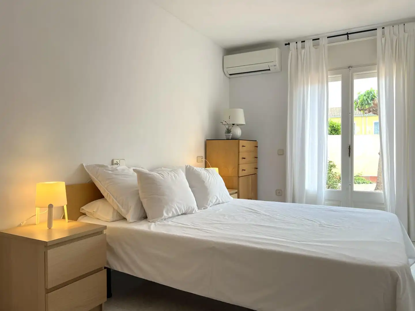 Habitación de Casa adosada en venta en Sant Pere Pescador con Aire acondicionado, Jardín privado y Terraza