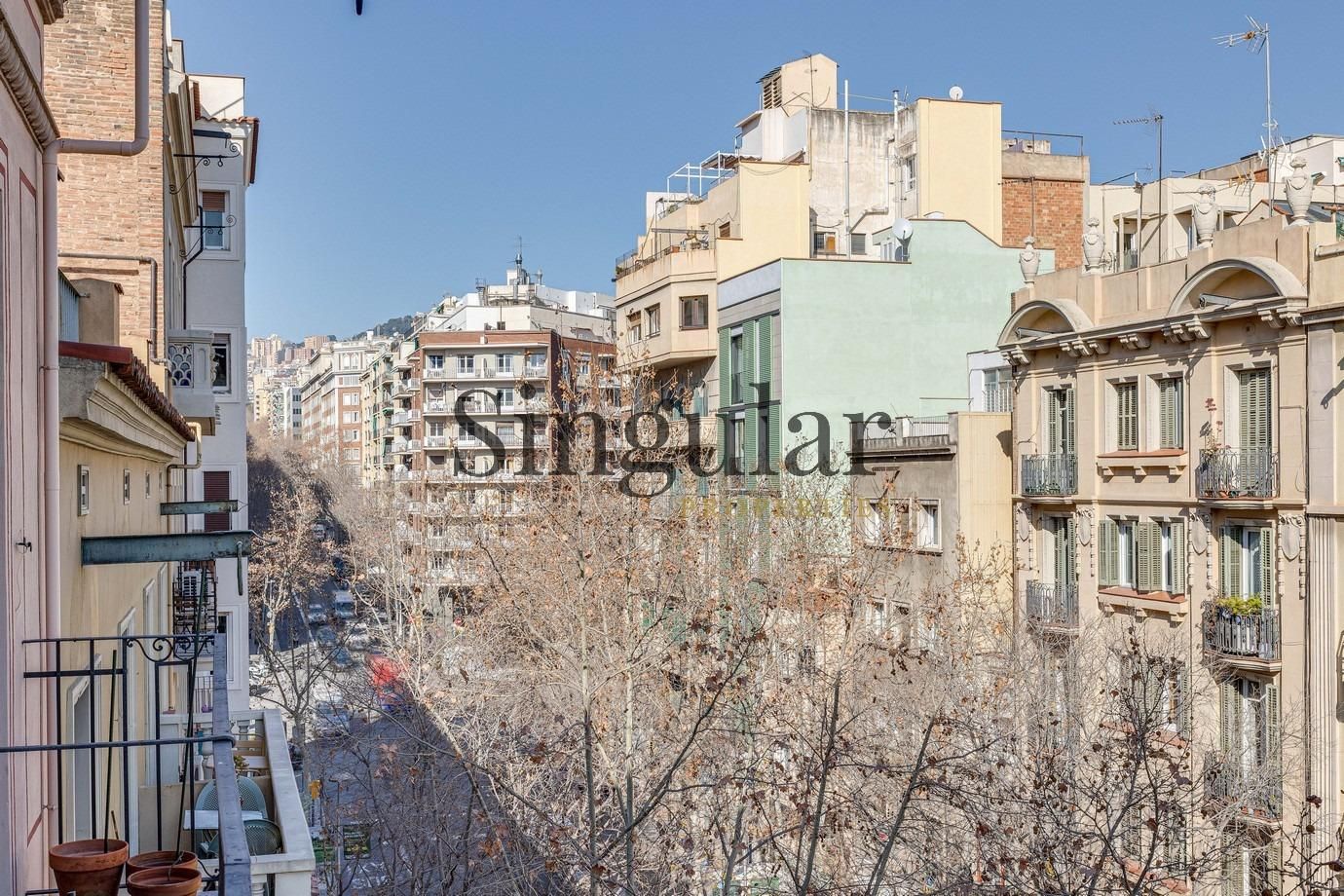 Vista exterior de Pis en venda en  Barcelona Capital amb Aire condicionat, Calefacció i Jardí privat
