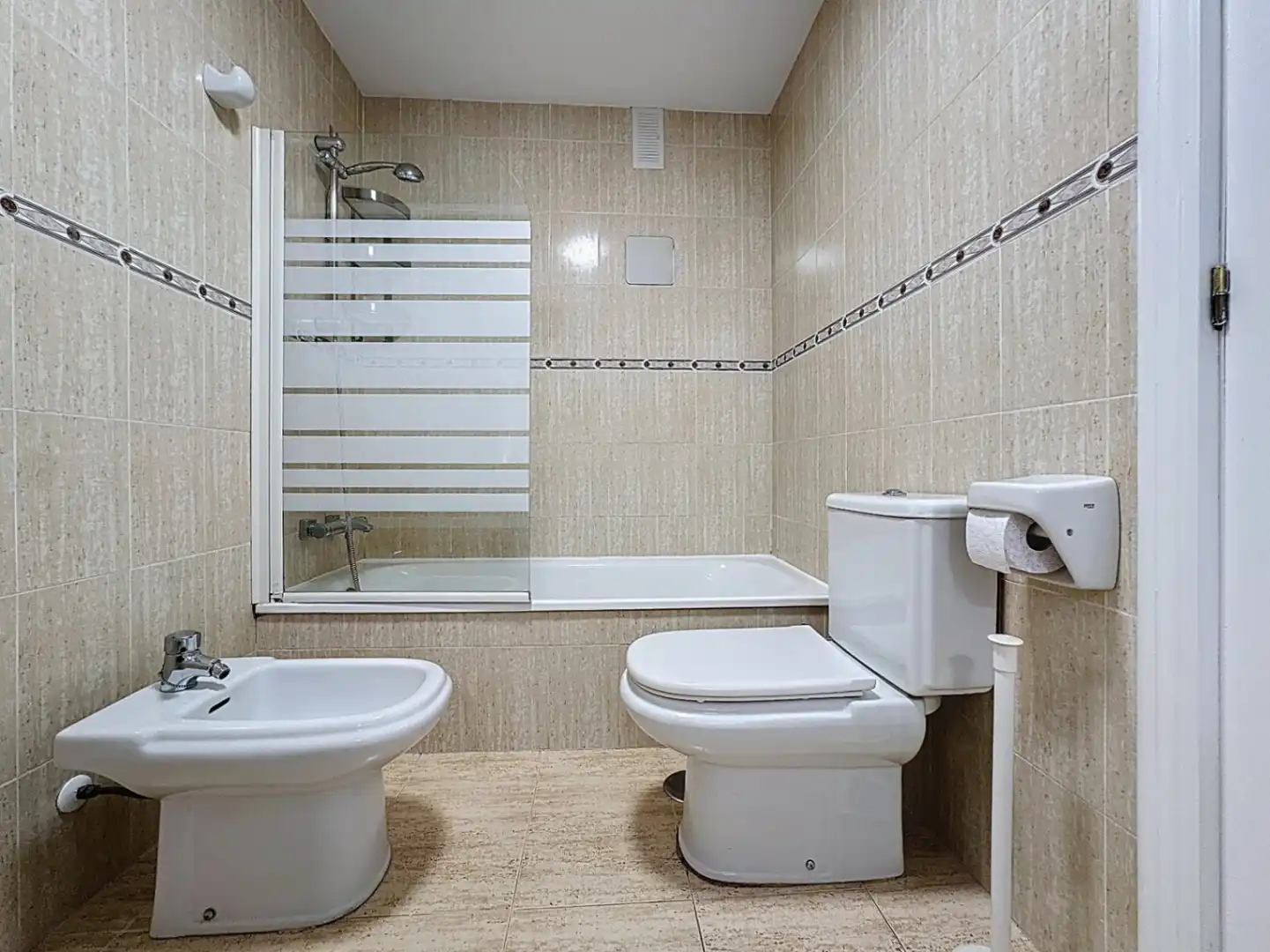Badezimmer von Wohnung zum Verkauf in L'Alfàs del Pi mit Klimaanlage, Privatgarten und Terrasse