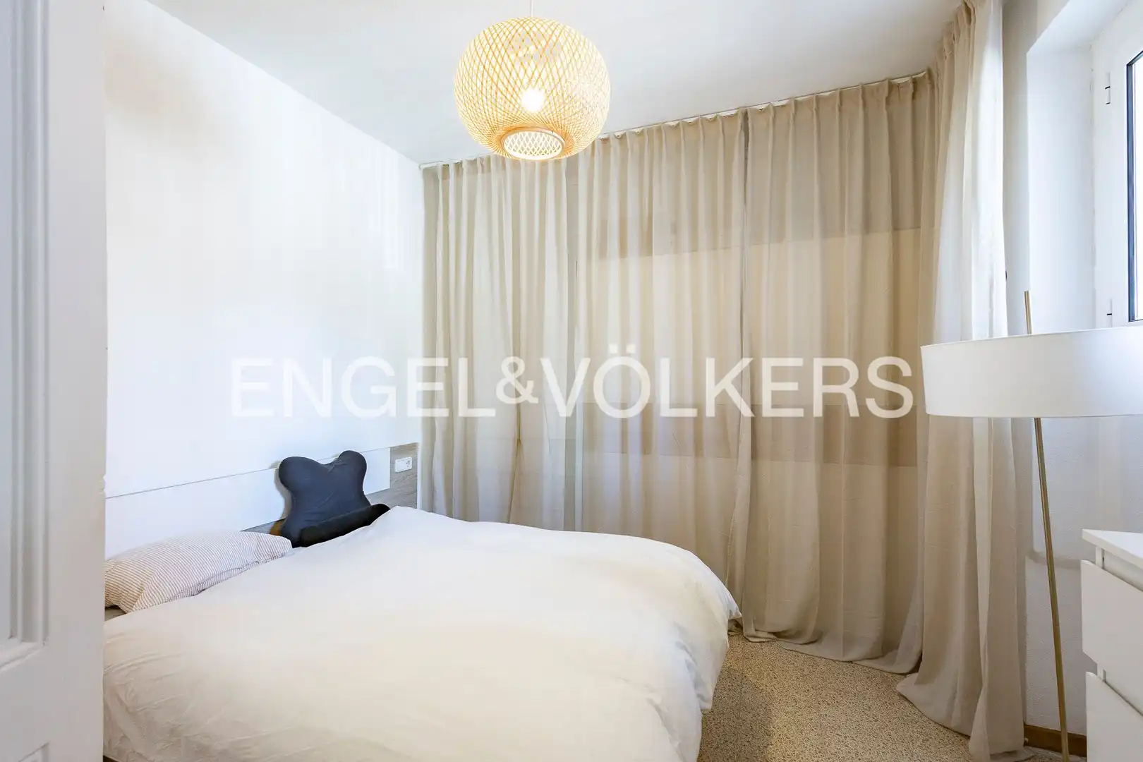 Schlafzimmer von Wohnung zum Verkauf in Barcelona mit Klimaanlage, Heizung und Terrasse
